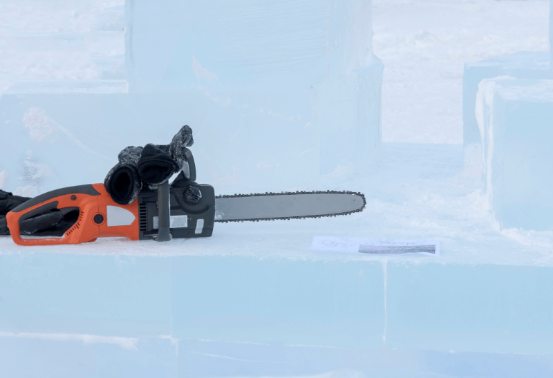 Will ice dull a chainsaw?